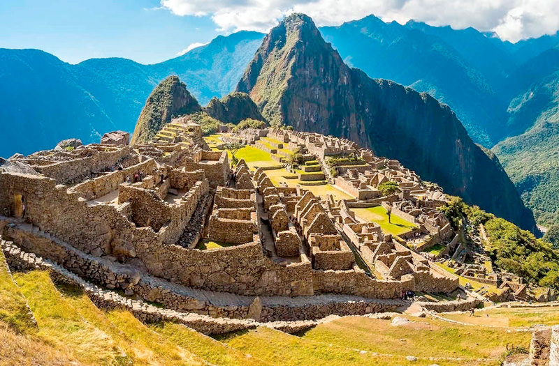 Machu Picchu, by train or walking?